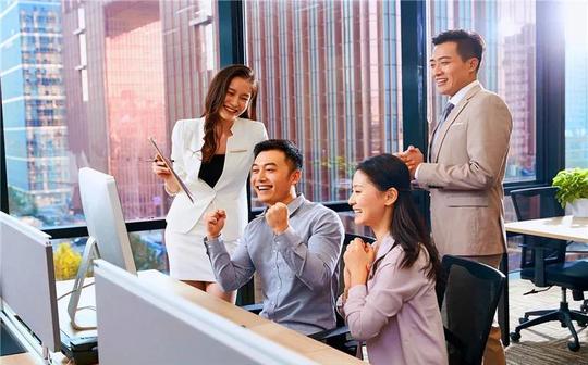 40多岁的人，2022年失业了，选择自主创业晚不晚呢?