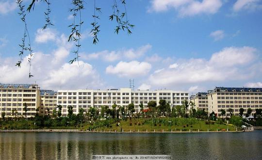 唯美风和日丽江西风景南昌大学校园风景湖水建筑景观自然景观