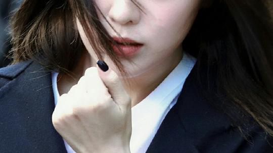 “你可以不听话，但别想活着离开”女主局部素材二转注明宋漪