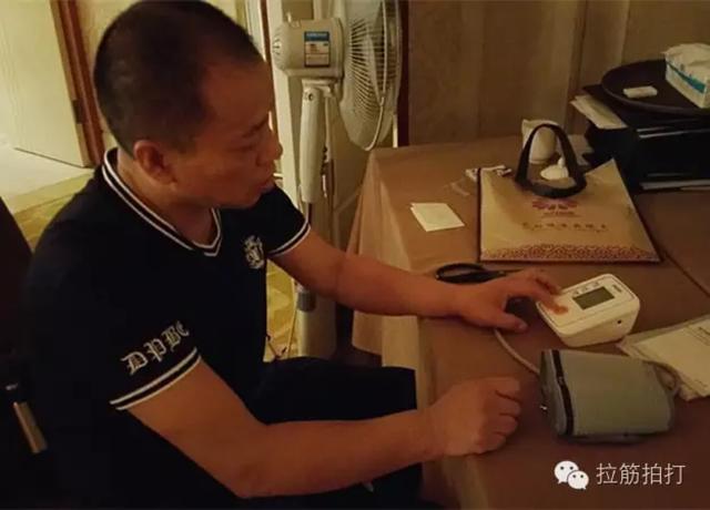 右边脖子一阵的抽筋的疼是什么原因