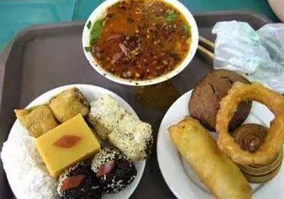 美食正文8早点喜欢吃炸糕的人炸糕味美香甜甜,一口咬下去,那叫一