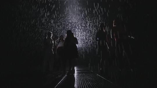 人工造雨_1920x1080_高清视频素材下载(编号:2355094)