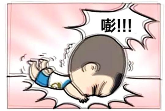 恶搞漫画:玩耍时摔倒的小孩
