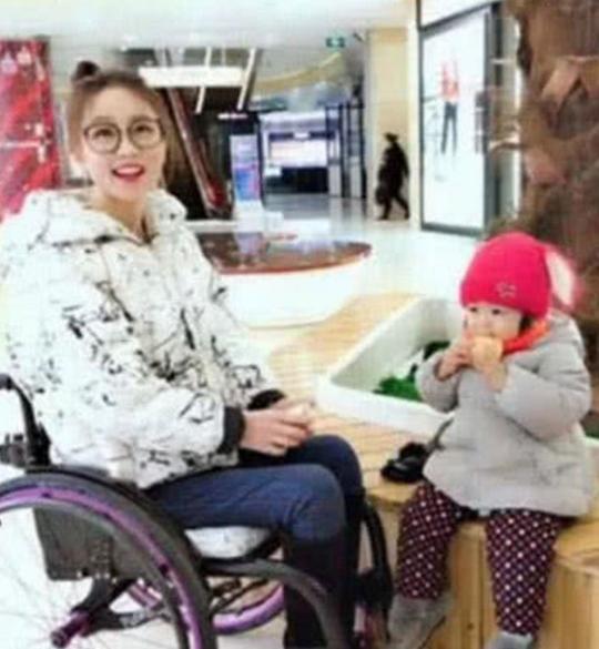 抖音“最美主播”，33岁都离不开尿不湿，网友：喜欢到爱不释手