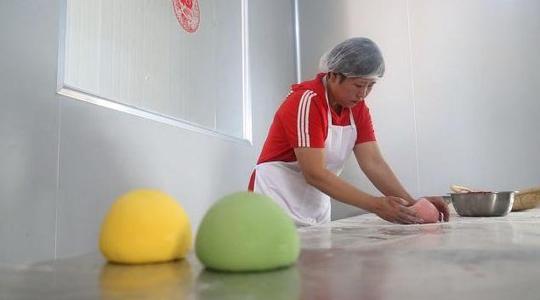 一个馒头卖千元，残疾夫妻创业:打不倒你的终究会让你更强大
