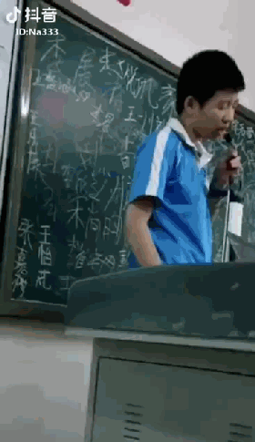 全班英语最差的学生把一首英文歌唱到收费,现在成为抖