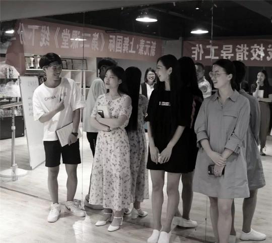 对比泡面吧俞昊然与美团王兴两个企业的创始人,丁陆认为,创业一定要有