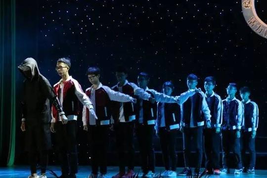 街舞社发展为拥有breaking,popping,jazz,hiphop的多舞种团队.