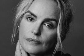 妮娜&middot;霍斯