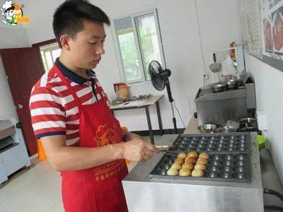 冬天摆摊卖小吃那个好赚钱?学做小吃哪里好