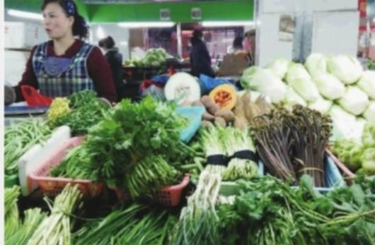 马王堆一家专做野菜生意的温老板介绍:"目前,除野篱蒿和蕨菜外,像水