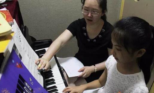 孩子弹钢琴家长可以陪练吗