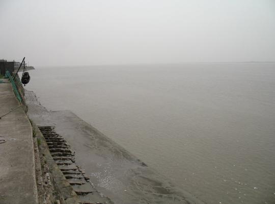 2010-04-27浙江省海宁市盐官镇钱塘江潮(农历十四)