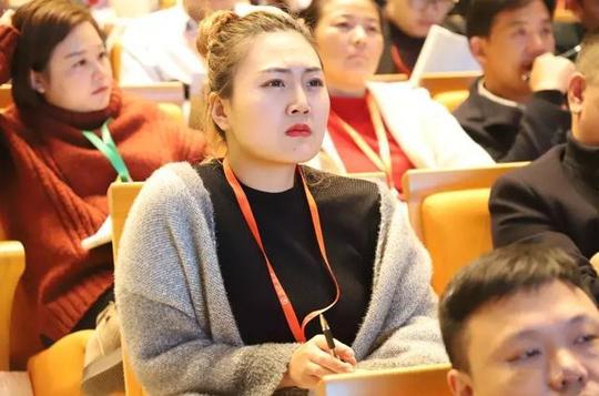 课上,袁国顺老师分享经典案例——骨灰盒如何引流,面对如此冷门又