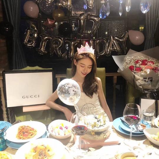 前抖音一姐温婉直播未开美颜，油光满面似大妈，网友:37岁我都信