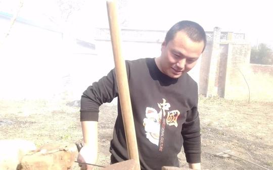 菏泽小裴返乡农村创业，清理种植菊花的场地，万事开头不易