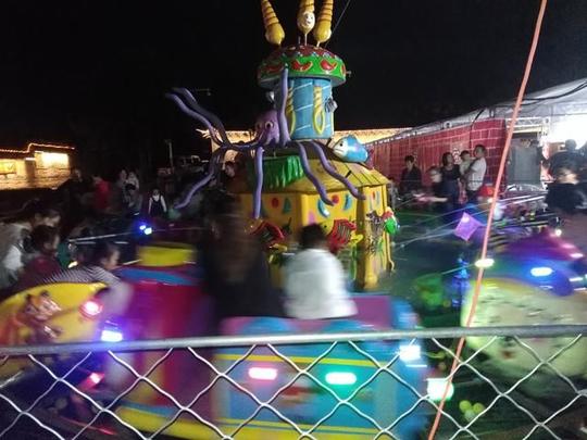 亳州花戏楼景区美食节露天电影儿童游乐杂耍