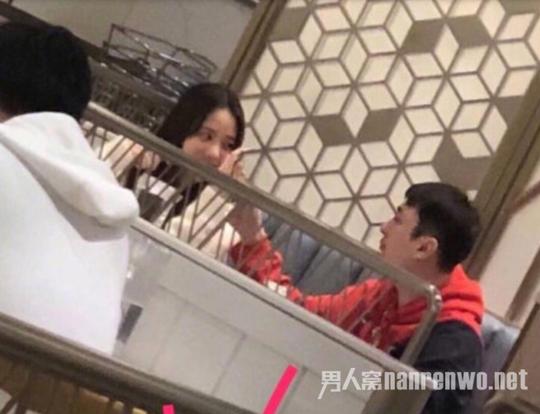 王思聪回应逛街