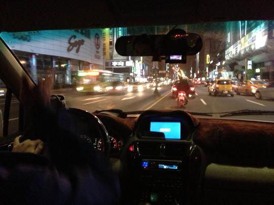 夜晚在车上景色
