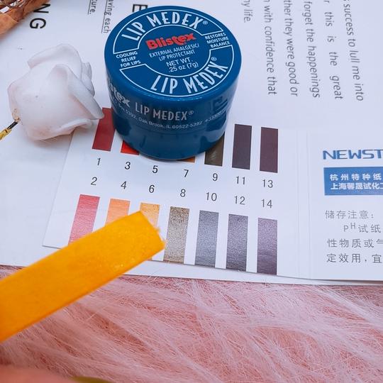 网红小蓝罐薄荷味唇膏，滋润不油腻13