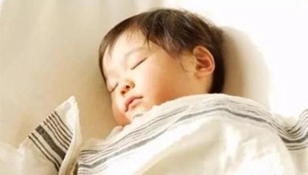 孩子六个月大怎么教爬