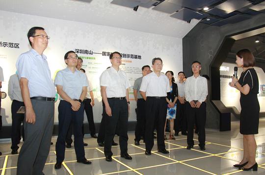 珠海市委书记郭元强率珠海市党政代表团考察深圳湾创业广场，寄语双方深度合作，联手打造双创园区