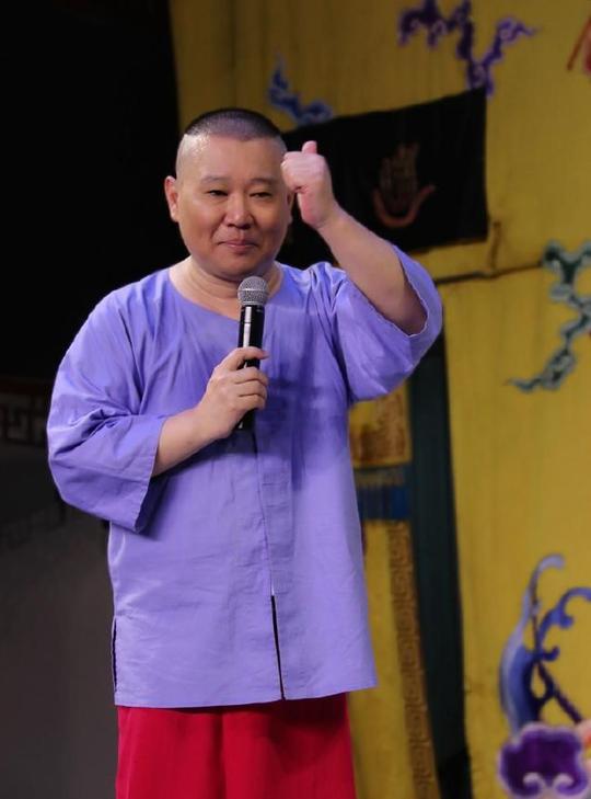 郭德纲一赶四倾情京剧《潘杨讼》，高峰赞叹:相声界空前绝后