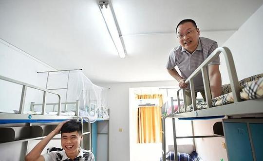 他是高考最牛钉子户，参加过23次高考，曾靠做生意一年挣100万