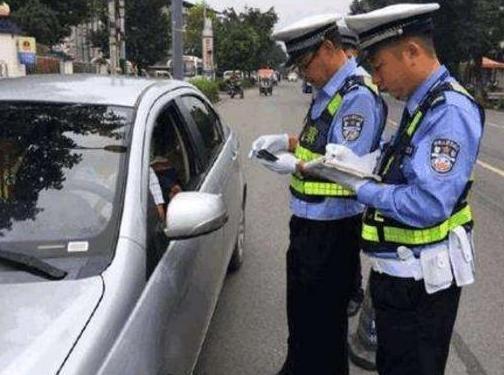 副驾驶未坐人,却接到短信扣2分!交警:最后提醒一次,记