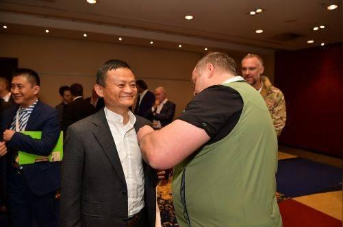 马云:阿里巴巴愿竭尽所能与非洲分享技术成立"马云非洲青年创业基金"