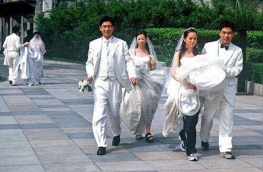 妻子和闺蜜学做微商，朋友圈动态让丈夫忍无可忍提离婚:太辣眼