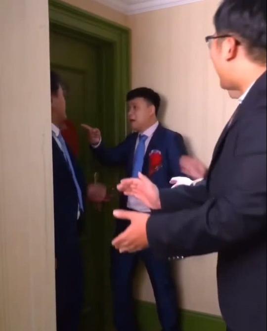 抖音新郎迎亲新套路，伴娘们一脸懵逼，网友:智取威虎山!