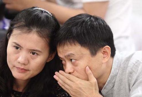 大学老师辞职跟随丈夫创业,19年时间,她成为马云的左膀右臂