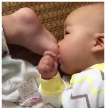 舔宝宝的jio甜咪咪的表情包