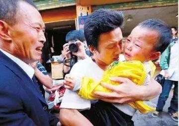 "拐小孩我们有的是招"2017年人贩子骗术又升级了!