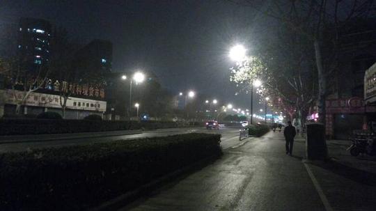 除夕夜的杭州马路——空旷冷清