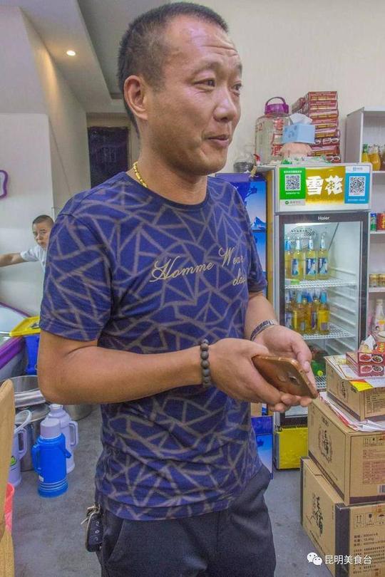 昆明相差20岁的三人合伙开饭店,洗碗工收入超白领