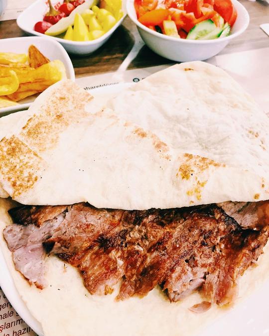 土耳其的平民便餐:扭转烤肉与薄饼，再加一杯特点酸奶-5.jpg