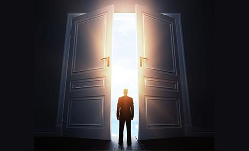 是印度诗人泰戈尔的代表作之一,是一部"关于爱情和人生的"英文抒情