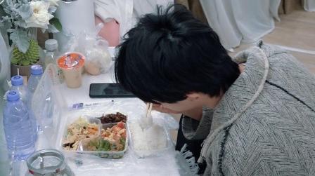 没谈过恋爱的我独居日常大揭秘，是努力干饭的罗郅阳了