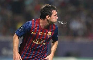 足球运动员捂嘴吐口水的长尾关键词有什么