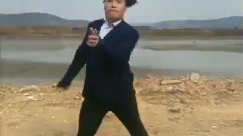 乡村爱情霍云龙跳尬舞，堪比刘小光一样搞笑!