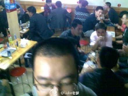 秦老三烧烤,被拎出来夜宵,生意真好,味道真冲,开始!