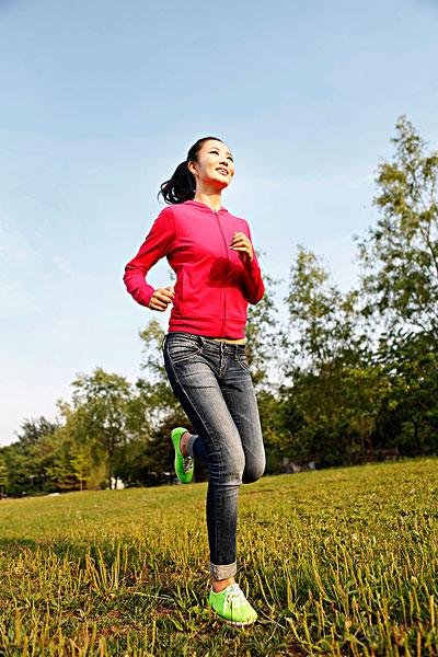 女青年户外跑步_图片大全—全景创意图库（quanjing.com）中国领先的正版图片视频素材网站