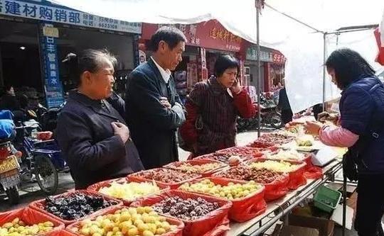 过年摆地摊卖什么最赚钱?18种最赚钱的地摊生意适合过年摆
