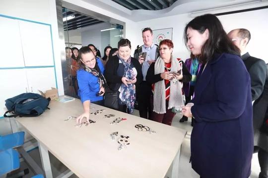 合肥市青年路小学是合肥市首批stem课程实验学校,结合本次访问主题