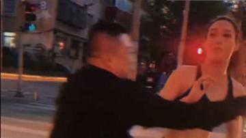 谷爱凌边化妆边赶作业图片