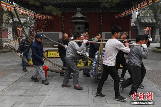 公益接力为爱“健行”