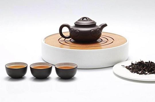 我们中国人讲的是以茶会友,不管是谈生意还是朋友间的小聚,茶楼基本上