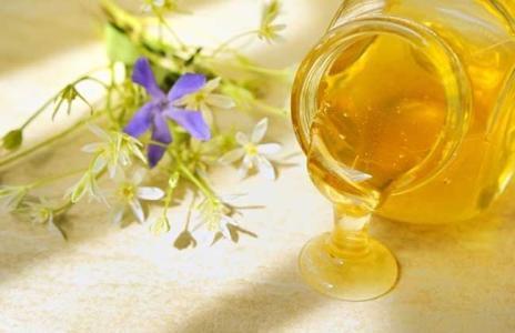 坐月子可以喝黄连水吗